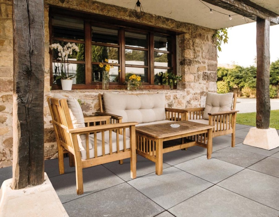 Porch with garden furniture